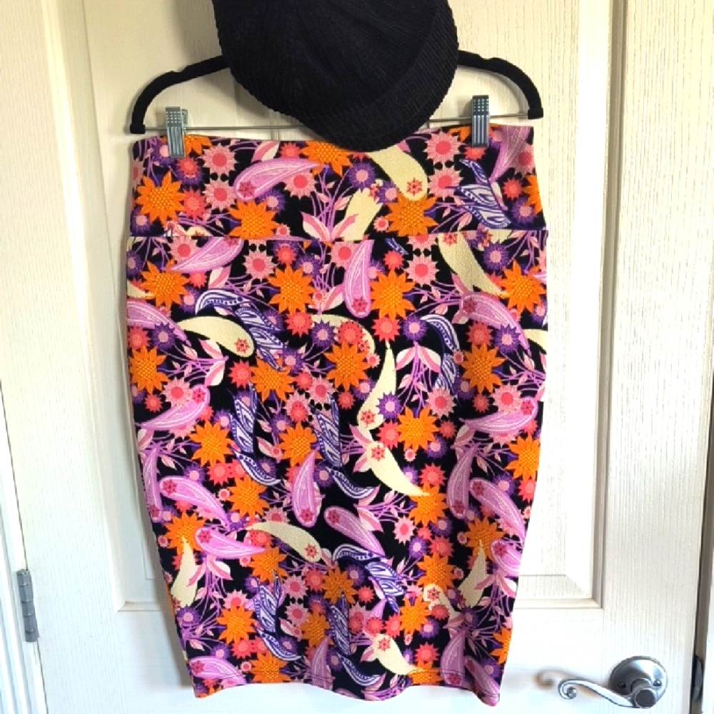 LuLaRoe Cassie Pencil Skirt Size L (14-18) NWOT